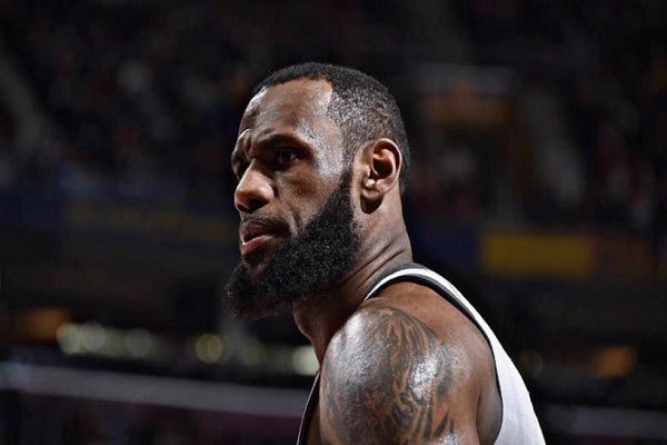 为什么詹姆斯是NBA历史上最全面的球员之一？