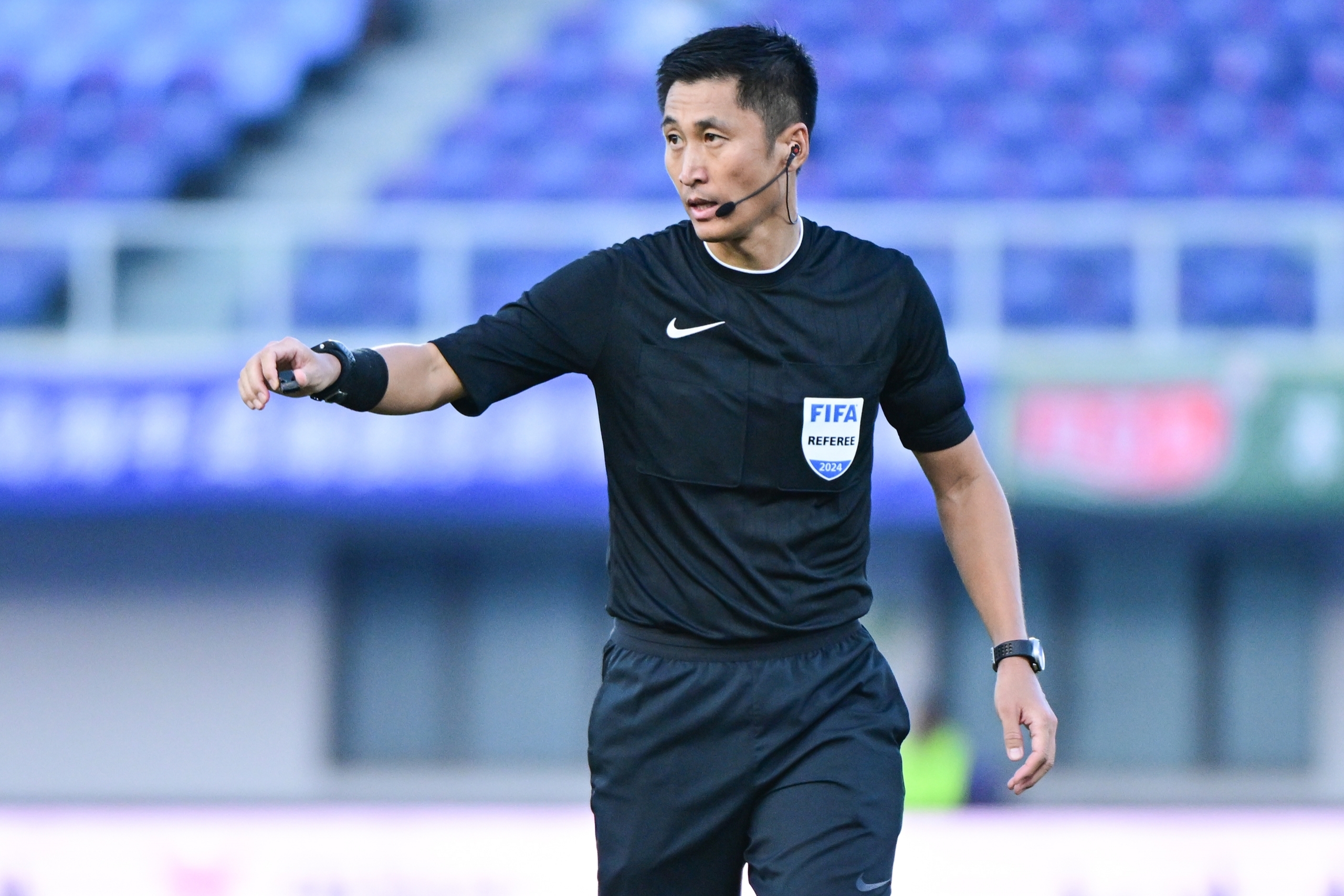 官方：马宁执法上海海港vs上海申花中超本轮焦点战，麦麦提江VAR